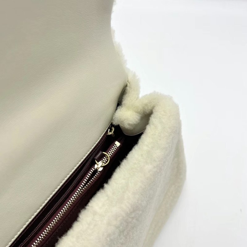 ️CHANEL 白色羊羔毛Coco handle中號 32*18*12 98新配件保卡塵袋-1