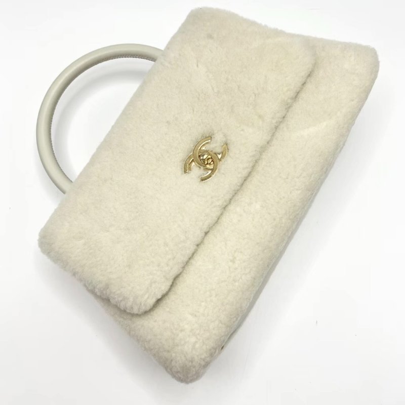 ️CHANEL 白色羊羔毛Coco handle中號 32*18*12 98新配件保卡塵袋-4