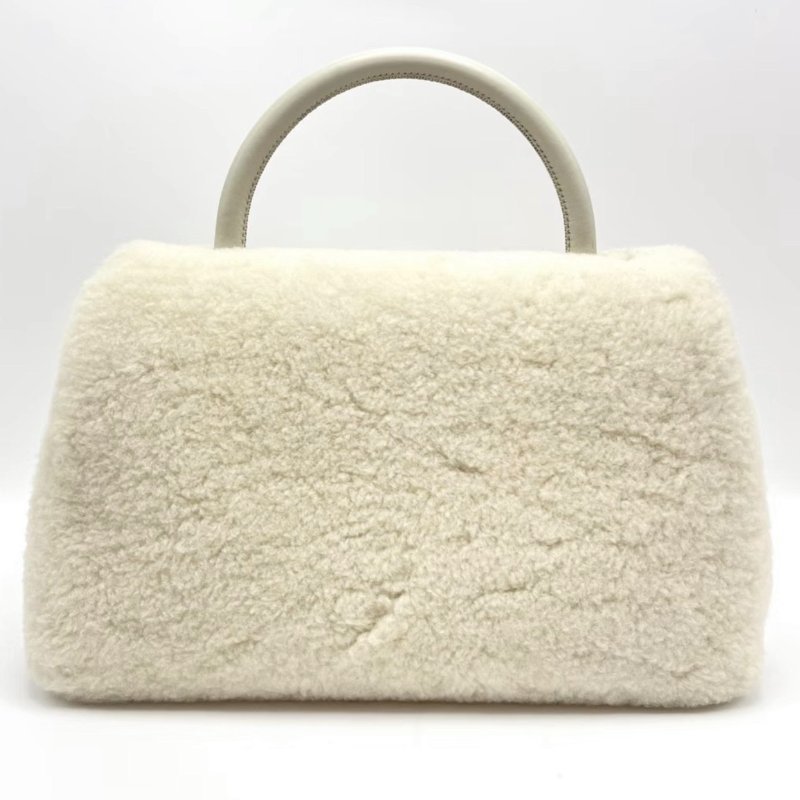 ️CHANEL 白色羊羔毛Coco handle中號 32*18*12 98新配件保卡塵袋-5