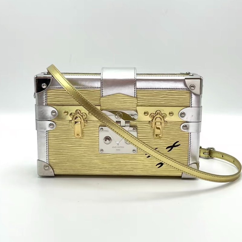 ️LV 金色PETITE MALLE硬盒子肩背斜背包 芯片款 20*12*6 98新配件塵袋-0