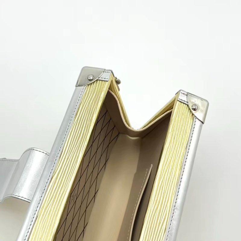 ️LV 金色PETITE MALLE硬盒子肩背斜背包 芯片款 20*12*6 98新配件塵袋-1