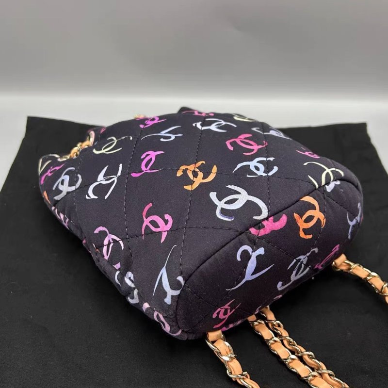 CHANEL 24s彩色帆布logo塗鴉抽繩後背包18*21*8 98新配件塵袋-2