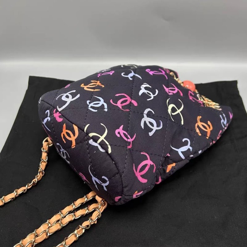 CHANEL 24s彩色帆布logo塗鴉抽繩後背包18*21*8 98新配件塵袋-4