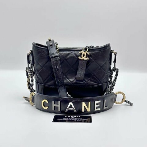 CHANEL 黑色流浪字母肩帶肩背斜背包20*14*7 99新配件保卡塵袋