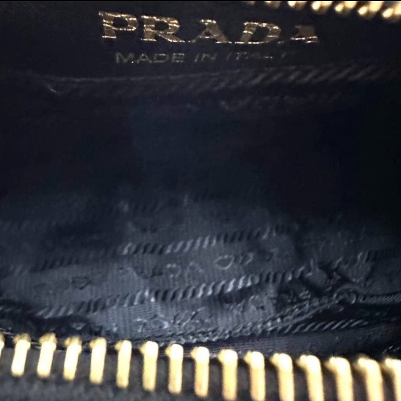 PRADA 新款黑金羊皮hobo肩背腋下包21*13*7 98新配件塵袋-1