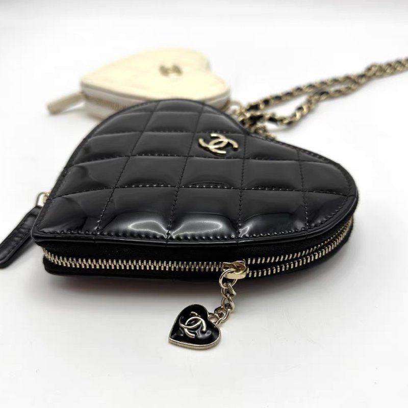 CHANEL 黑白漆皮愛心子母肩背斜背包15*13.5*2 99新配件盒子塵袋-4