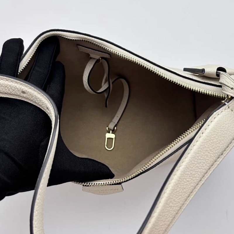 LV sac sport白金全皮壓花肩背腋下包芯片款28*22*15 98新配件塵袋鎖鑰匙-1