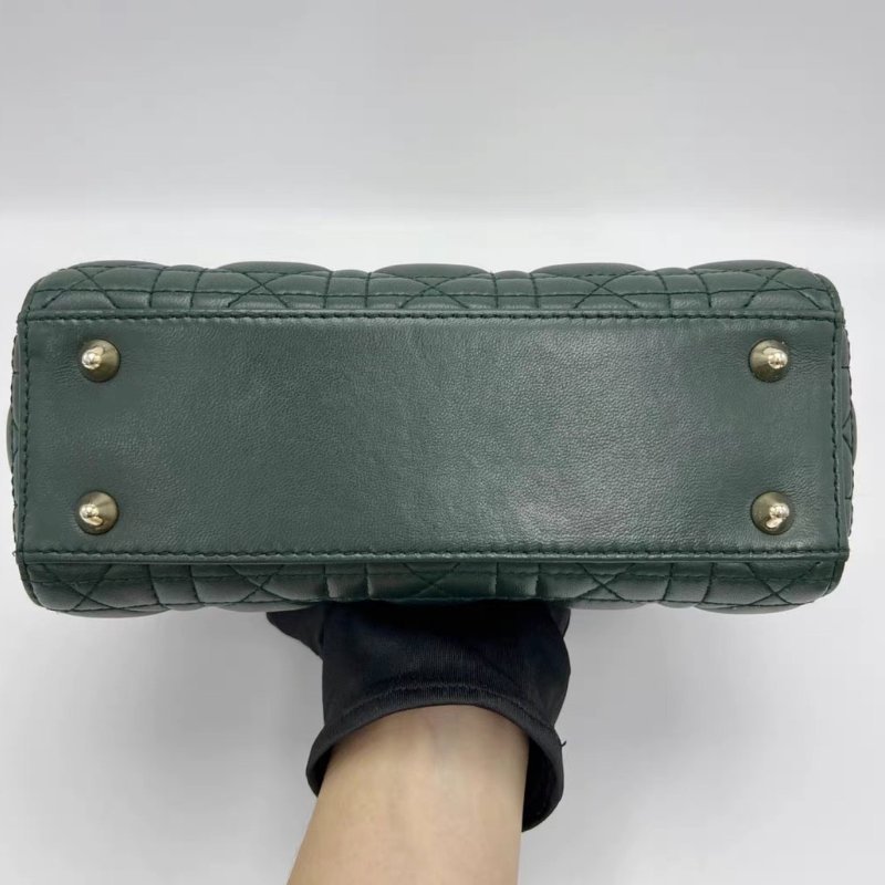 DIOR 深綠色金戴妃四格徽章肩帶手提包20*17*8 98新配件塵袋-3