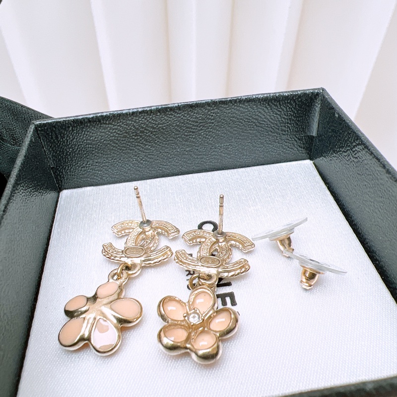 Chanel 19v 粉色花瓣雙C耳環-5