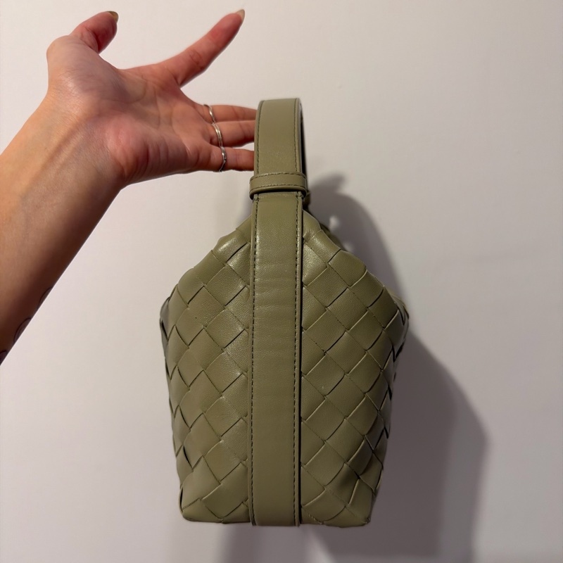 BOTTEGA VENETA -Wallace酪梨色-1