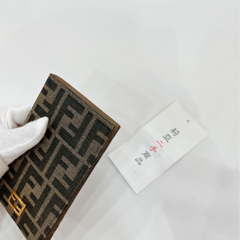 莉亞精品♡Fendi 老花護照夾 二手-8