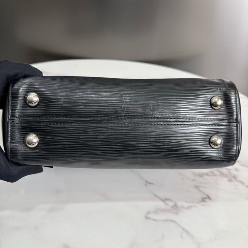 Louis Vuitton • Cluny Bb 黑色水波紋克魯尼-8