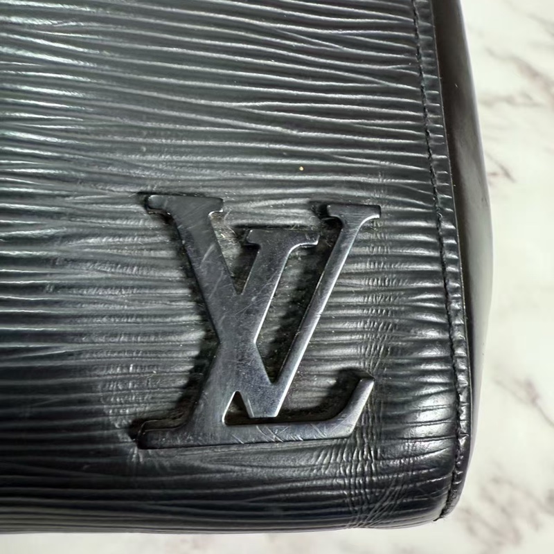Louis Vuitton • Cluny Bb 黑色水波紋克魯尼-12