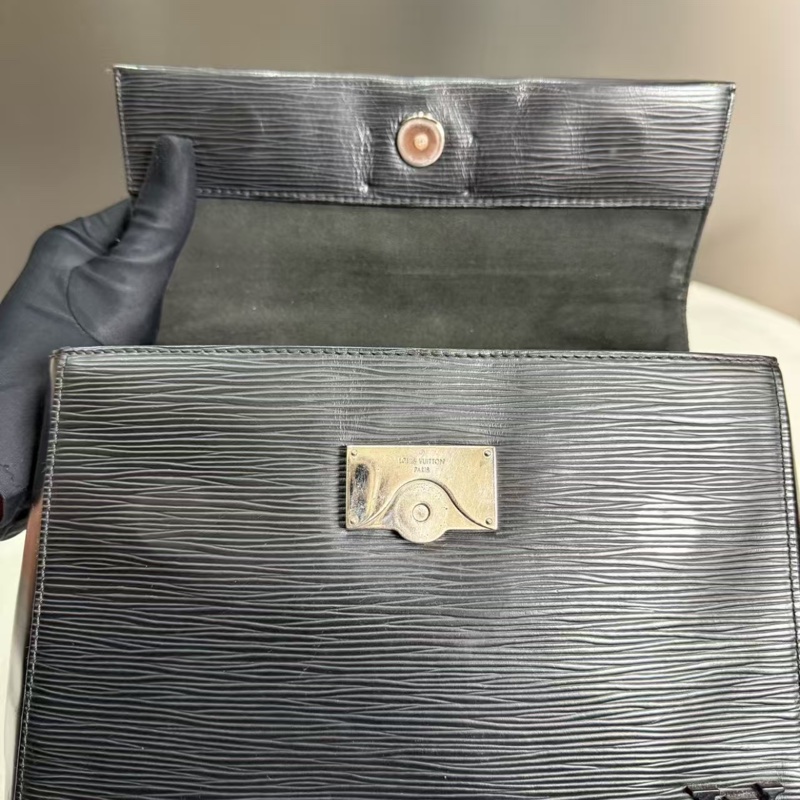 Louis Vuitton • Cluny Bb 黑色水波紋克魯尼-13