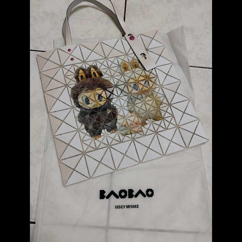 Issey Miyake baobao三宅6×6 白×米白拉布布款肩背包-1