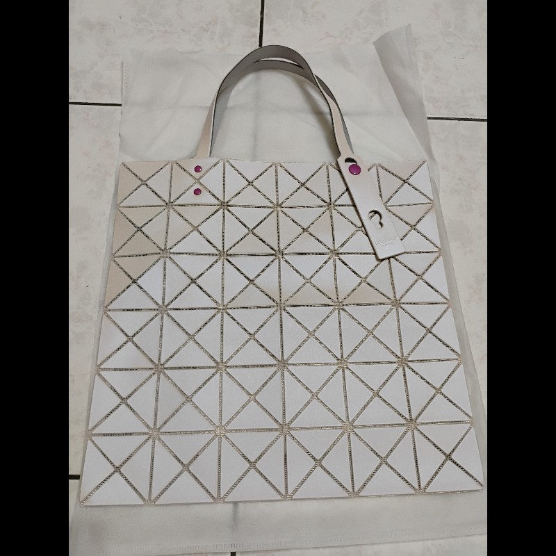 Issey Miyake baobao三宅6×6 白×米白拉布布款肩背包-2