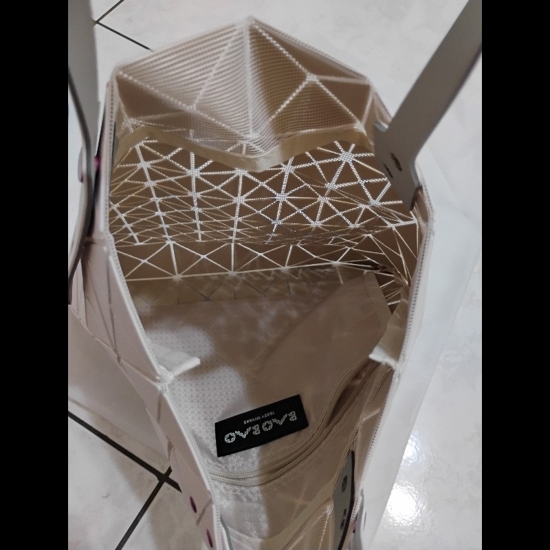 Issey Miyake baobao三宅6×6 白×米白拉布布款肩背包-4