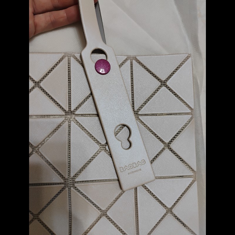 Issey Miyake baobao三宅6×6 白×米白拉布布款肩背包-5