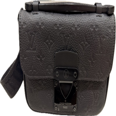 LV 路易威登 S Lock Sling 黑色壓紋牛皮郵差胸包