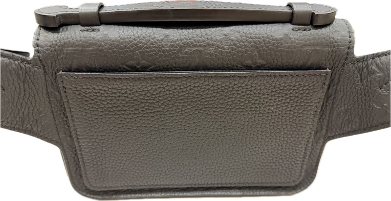 LV 路易威登 S Lock Sling 黑色壓紋牛皮郵差胸包-1