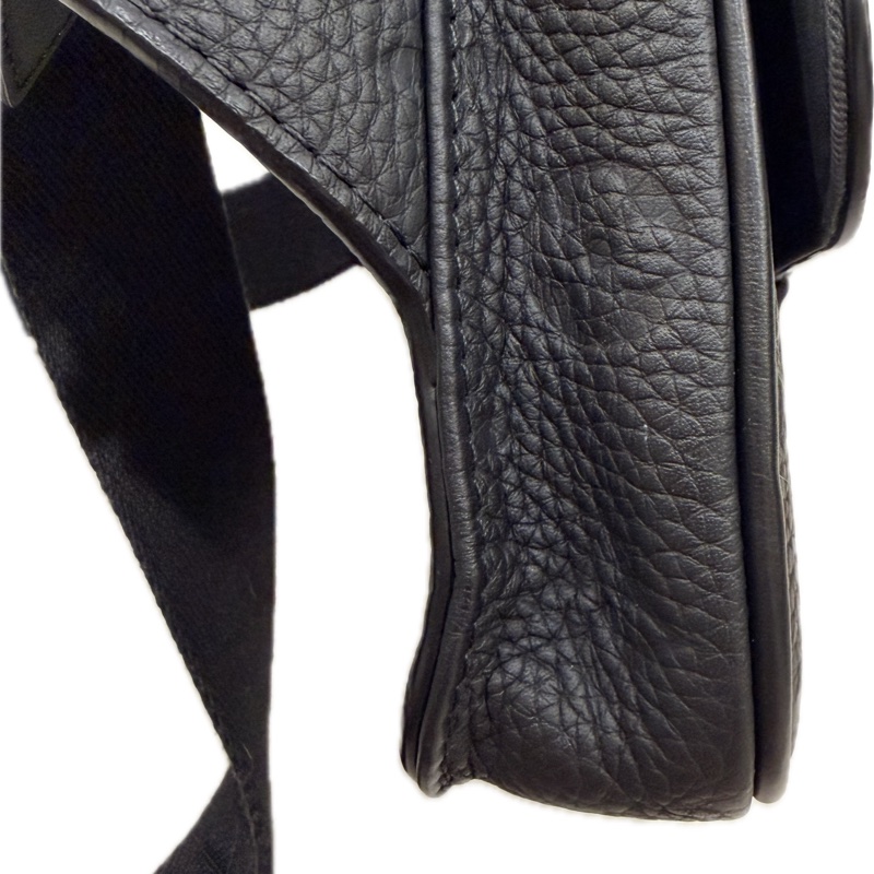 LV 路易威登 S Lock Sling 黑色壓紋牛皮郵差胸包-9