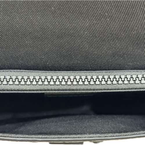 LV 路易威登 S Lock Sling 黑色壓紋牛皮郵差胸包-10