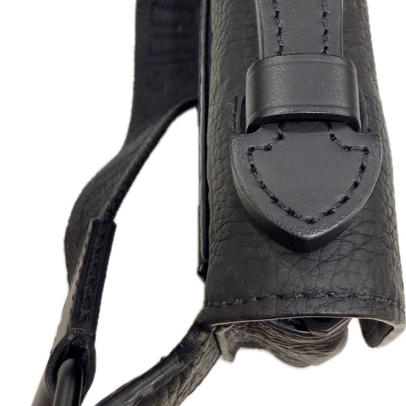 LV 路易威登 S Lock Sling 黑色壓紋牛皮郵差胸包-13