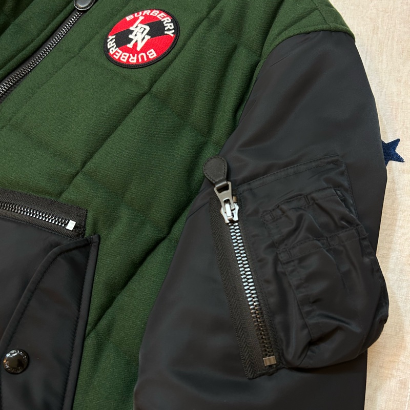 BURBERRY英國男款對比衣袖徽標圖案羊毛飛行夾克/深松柏綠XL-5