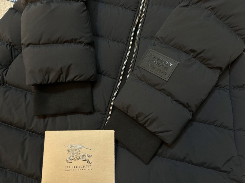 BURBERRY英國黑色連帽鵝絨大衣M-4