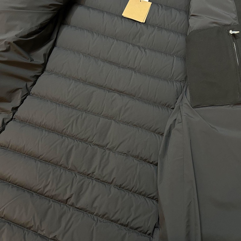 BURBERRY英國黑色連帽鵝絨大衣M-8