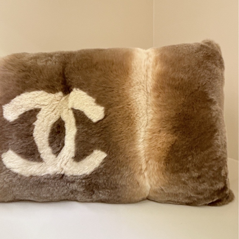 CHANEL 長方形兔毛靠枕枕頭-2