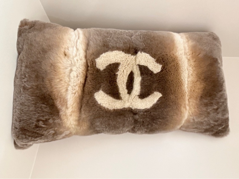 CHANEL 長方形兔毛靠枕枕頭-3