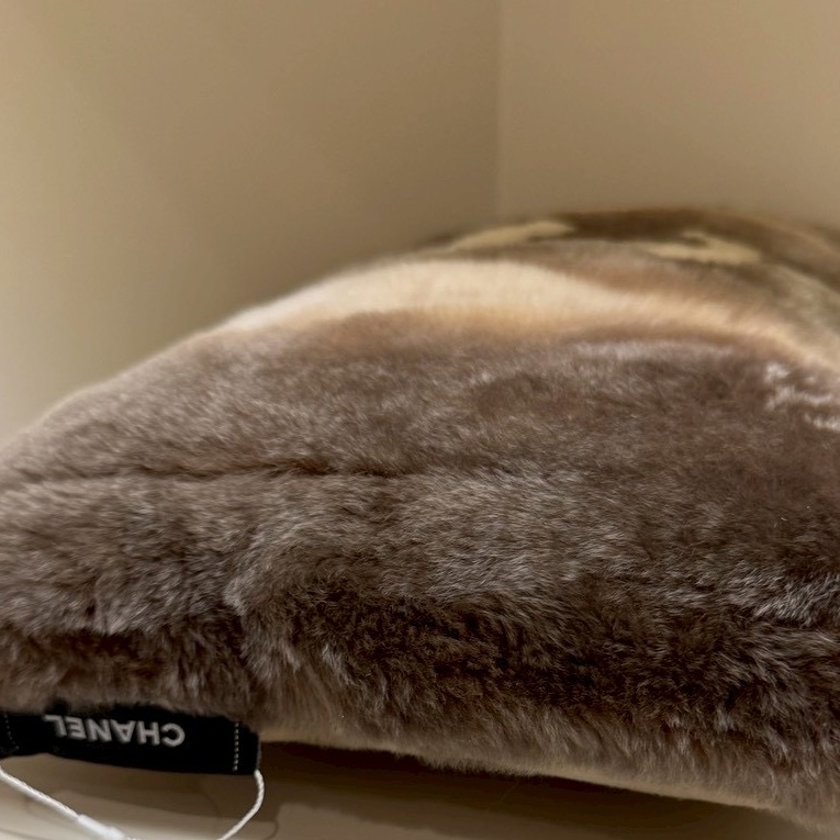 CHANEL 長方形兔毛靠枕枕頭-8