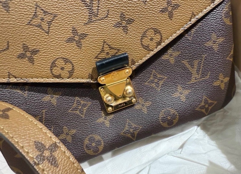 LV 拼色郵差包-7