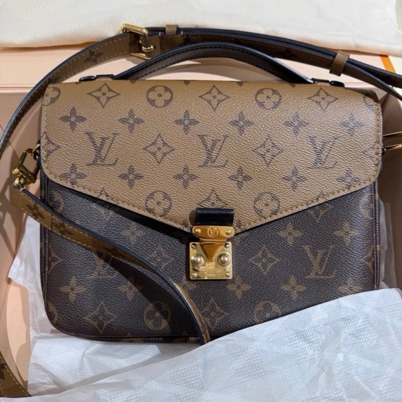 LV 拼色郵差包-8