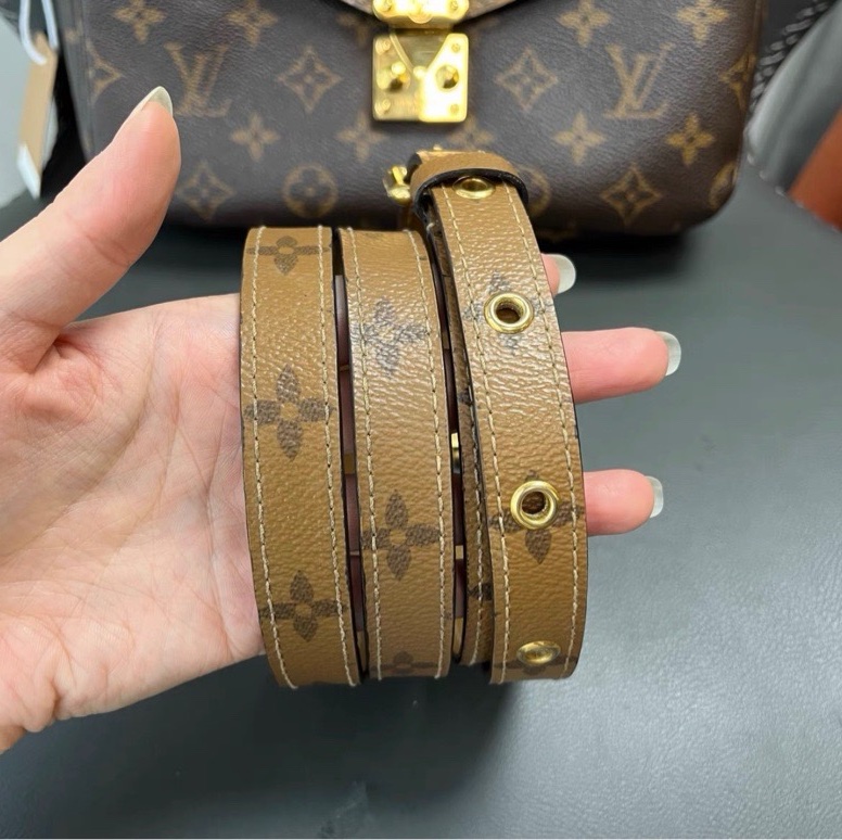 LV 拼色郵差包-17