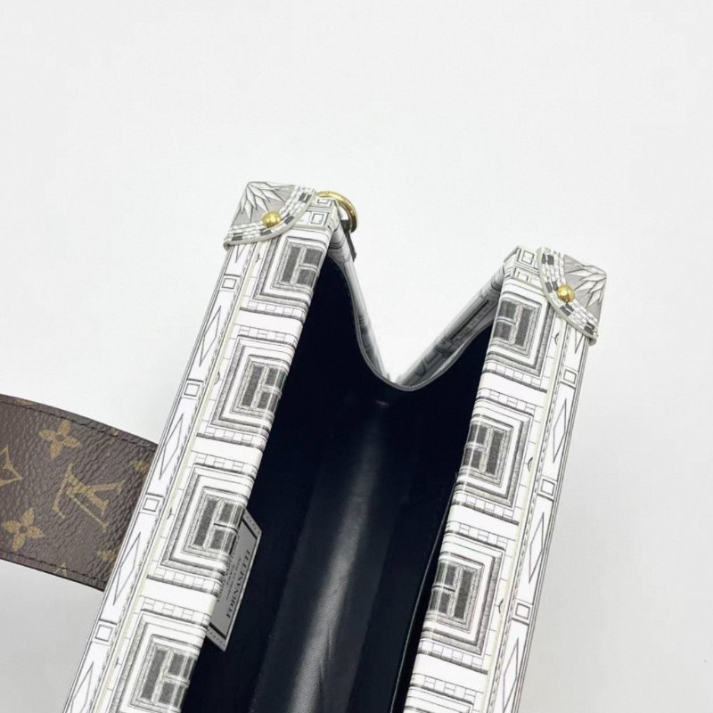 LV 盧浮宮聯名 Trunk Clutch硬盒子肩背斜背包芯片款20*12*5 98新配件盒子塵袋購證-1