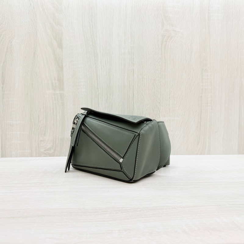 LOEWE綠色小牛皮mini PuzzleEdge腰包B510EB1-2