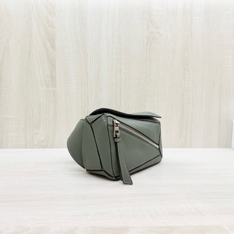 LOEWE綠色小牛皮mini PuzzleEdge腰包B510EB1-3