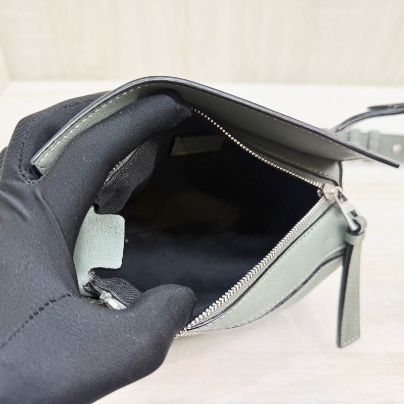 LOEWE綠色小牛皮mini PuzzleEdge腰包B510EB1-5