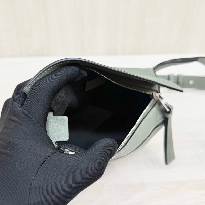 LOEWE綠色小牛皮mini PuzzleEdge腰包B510EB1-6