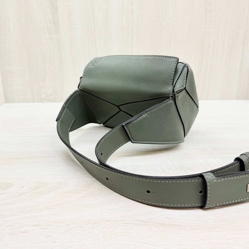 LOEWE綠色小牛皮mini PuzzleEdge腰包B510EB1-8
