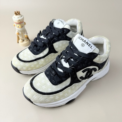 CHANEL/香奈兒 黑白雙C滿印熊貓休閒鞋 36碼