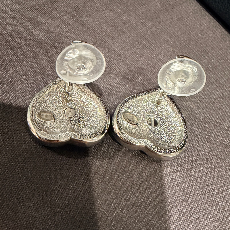 CHANEL 23B 白色愛心珍珠鑽耳環 耳夾款 全新-8