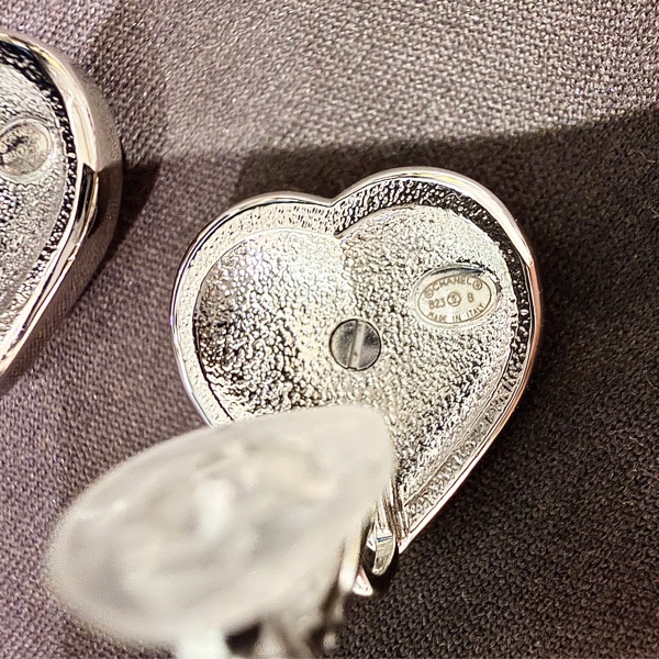 CHANEL 23B 白色愛心珍珠鑽耳環 耳夾款 全新-9