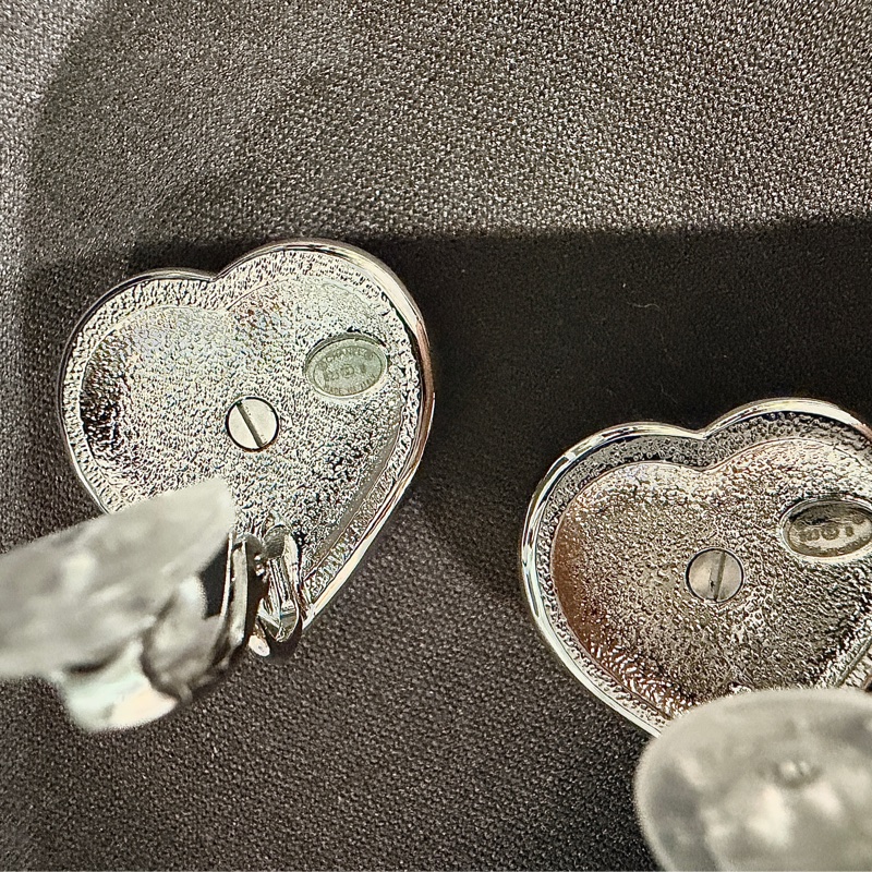 CHANEL 23B 白色愛心珍珠鑽耳環 耳夾款 全新-11