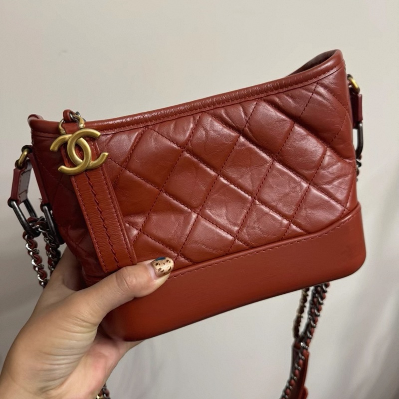 Chanel Gabrielle 香奈兒流浪包小號鐵鏽紅,鐳射卡都在,26開-0