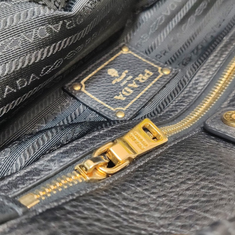 Prada 牛皮黑色金字母Logo手提包肩背包-6