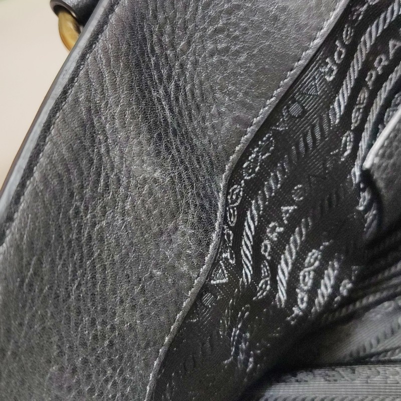 Prada 牛皮黑色金字母Logo手提包肩背包-16