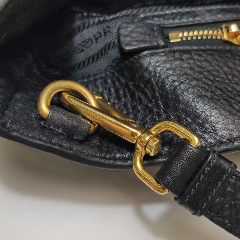 Prada 牛皮黑色金字母Logo手提包肩背包-18